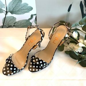 Size 11” open toe polka dots heel